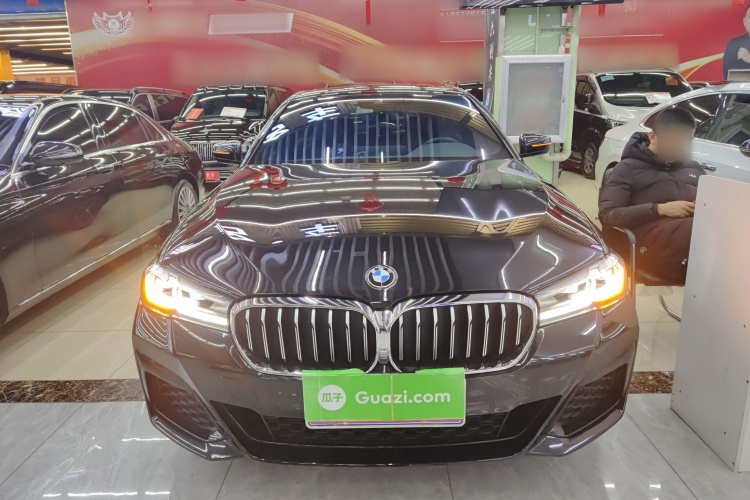 宝马5系 2022款 改款 530Li 领先型 M运动套装车身外观2