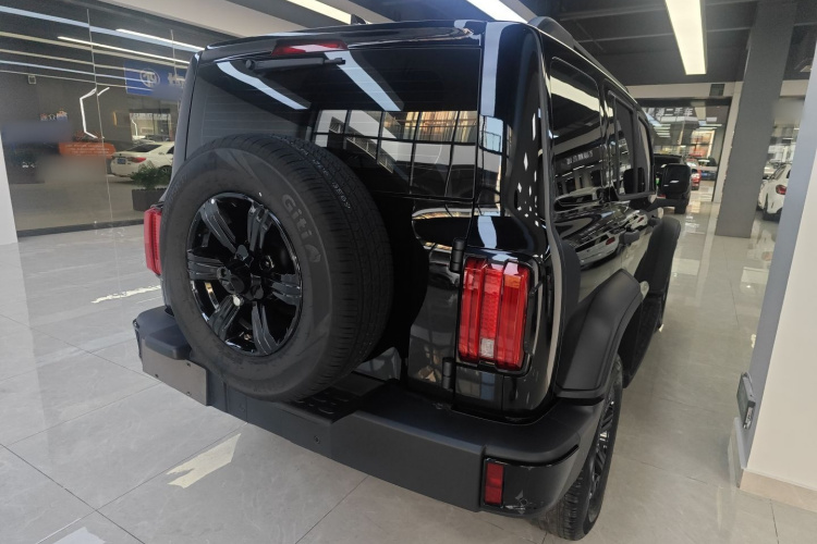 坦克300 2025款 2.0T 征服者车身外观6005