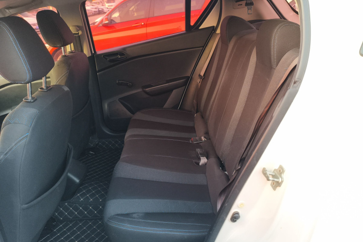 宝骏310 2016款 1.2L 手动超值型中控内饰7004