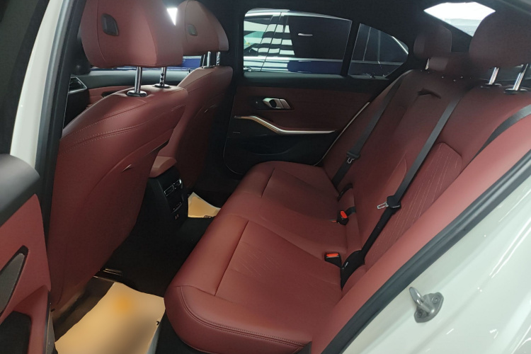 宝马3系 2024款 325i M运动曜夜套装中控内饰7004