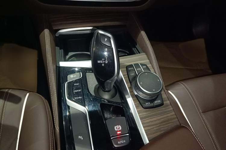 宝马5系 2020款 530Li 领先型 豪华套装局部细节18