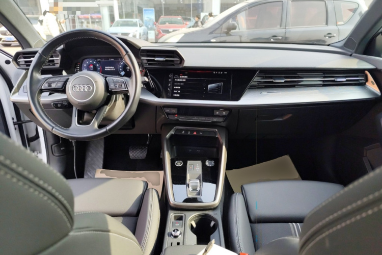 奥迪A3 2024款 A3L Limousine 35 TFSI 时尚运动型中控内饰7002