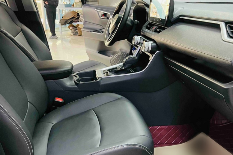 丰田 RAV4荣放 2024款 2.0L CVT两驱都市版中控内饰7004