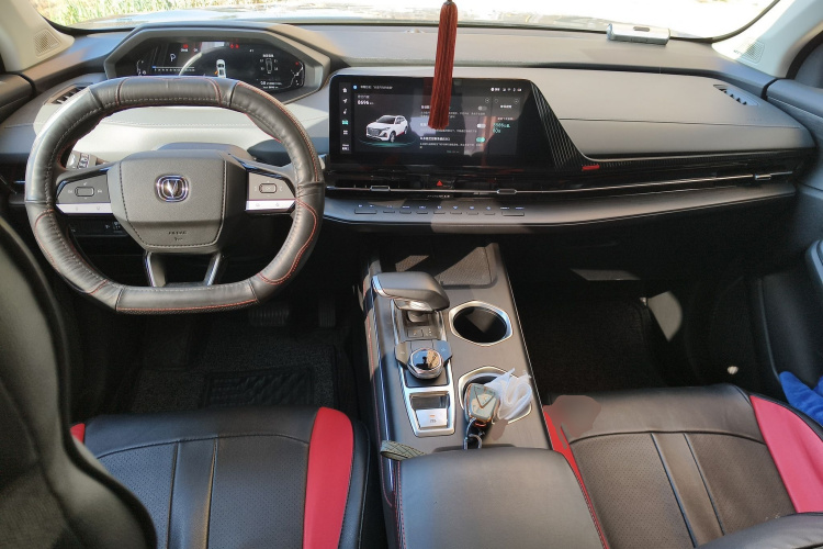 长安CS55PLUS 2022款 第二代 1.5T DCT尊贵型中控内饰12