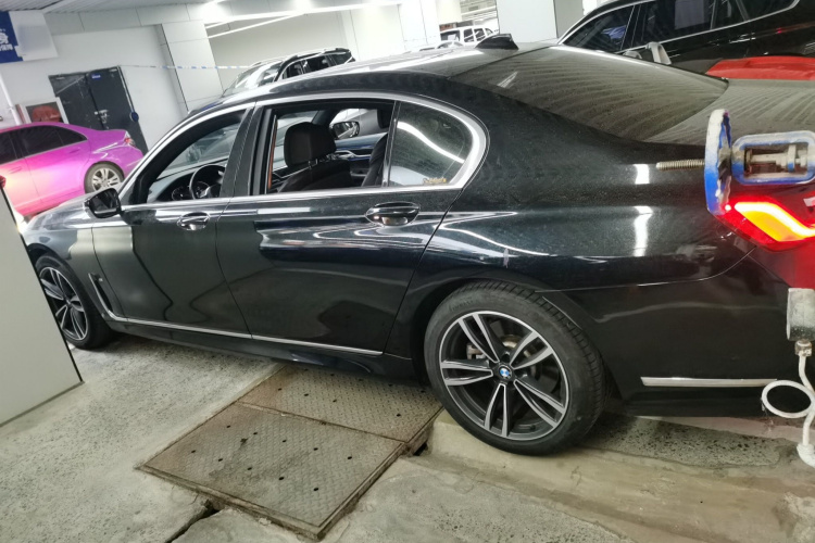 宝马7系 2019款 改款 730Li M运动套装车身外观4