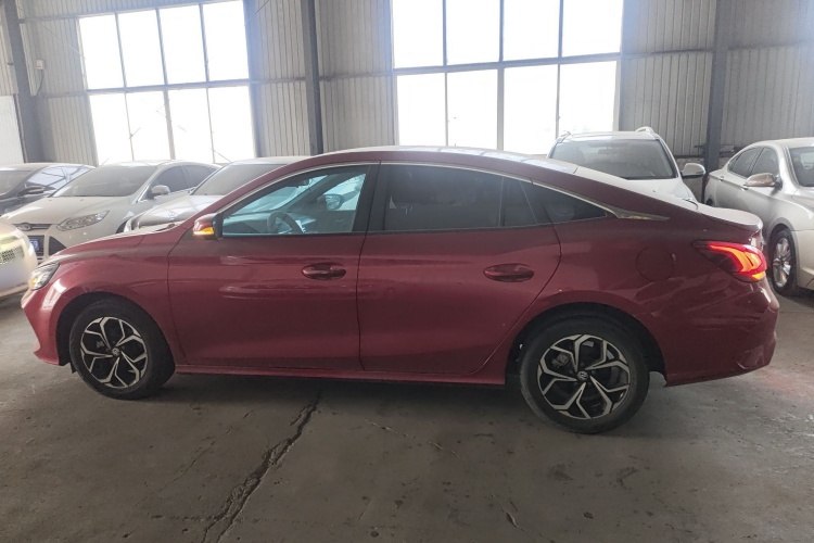 名爵 MG5 2022款 180DVVT CVT青春豪华版车身外观4