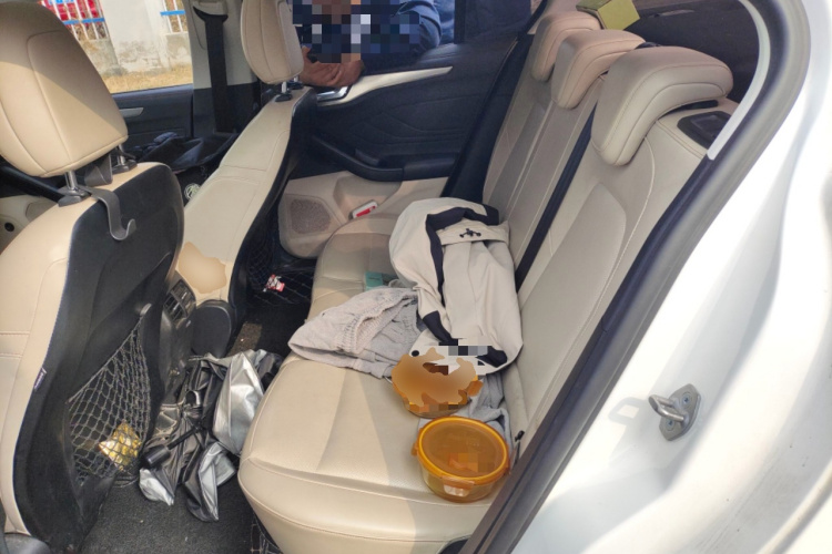 福特 福克斯 2021款 三厢 EcoBoost 180 自动锋潮型中控内饰21