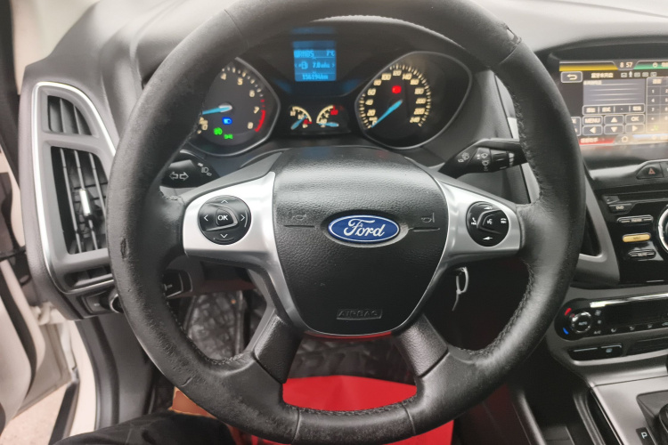 福特 福克斯 2012款 三厢 1.6L 自动风尚型中控内饰13