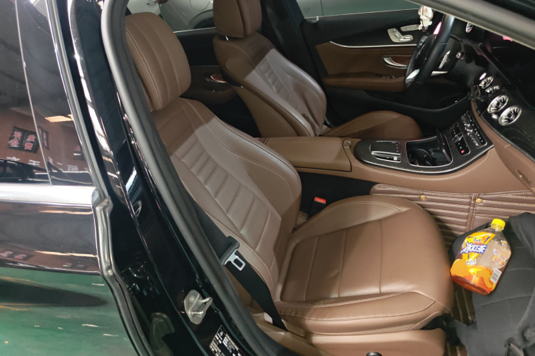 奔驰E级 2020款 改款 E 300 L 运动时尚型局部细节41