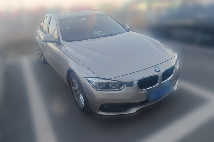 宝马3系 2016款 320i 时尚型车身外观3