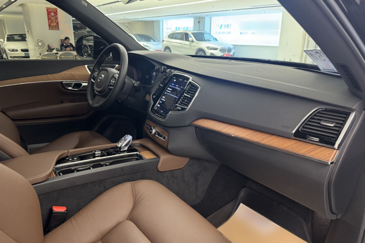 沃尔沃XC90 2023款 B6 智逸豪华版 7座中控内饰7009