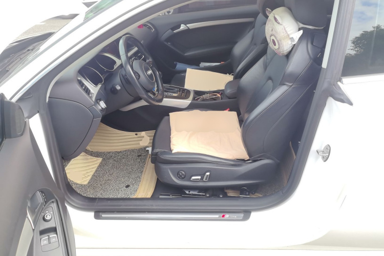 奥迪A5 2016款 Coupe 45 TFSI 进取型中控内饰19