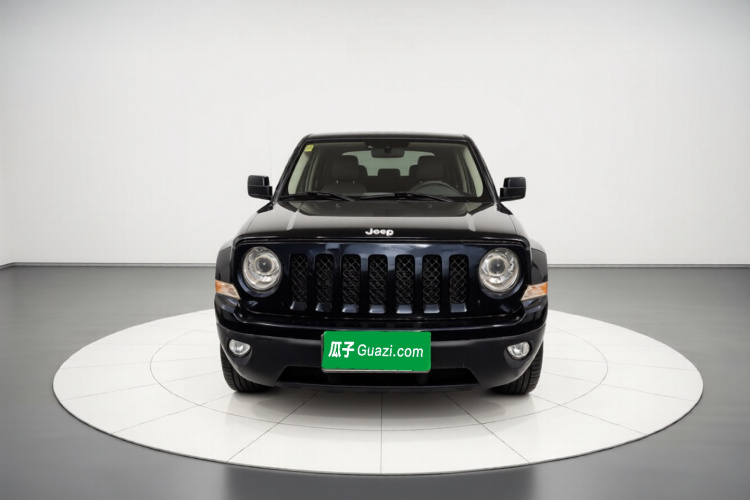 Jeep 自由客 2015款 2.4L 运动版车身外观2