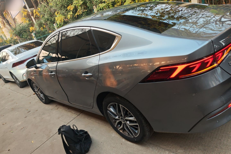 比亚迪 秦PLUS 2023款 冠军版 EV 510KM领先型车身外观4