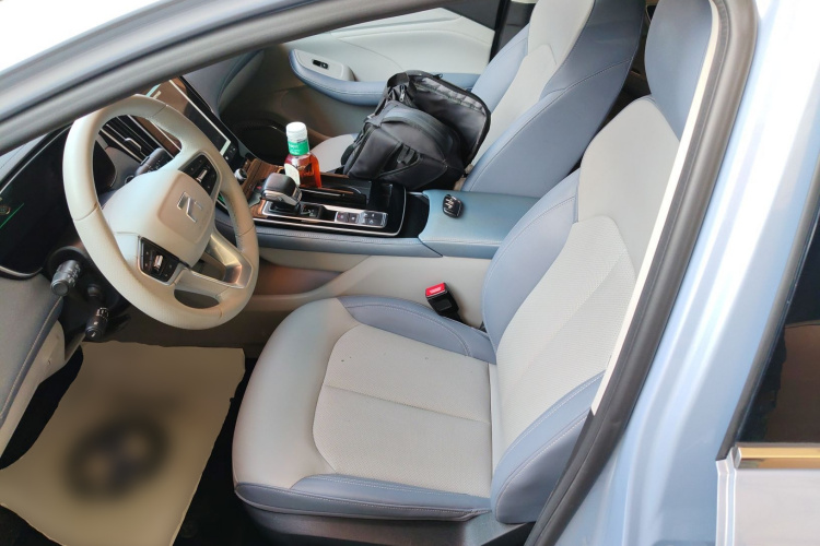 飞凡汽车 飞凡ER6 2020款 620km 智享版中控内饰19