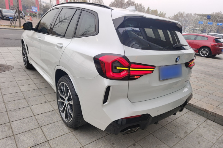 宝马X3 2022款 xDrive30i 领先型 M曜夜套装车身外观6