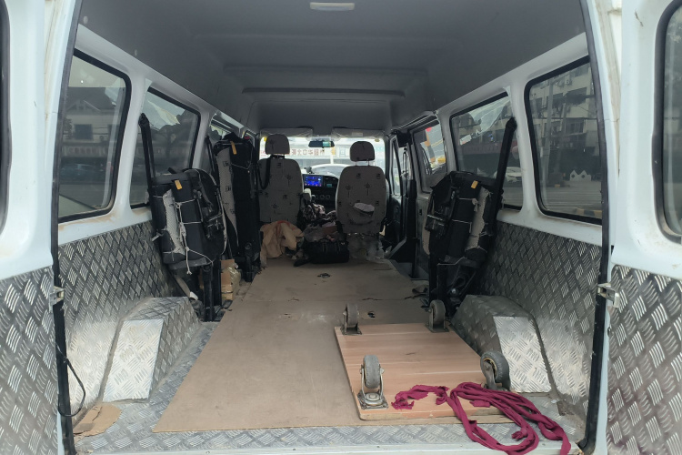 江铃 特顺 2021款 2.8T空间王金牛款长轴中高顶后单胎-踏6座柴油国VI JX493中控内饰23