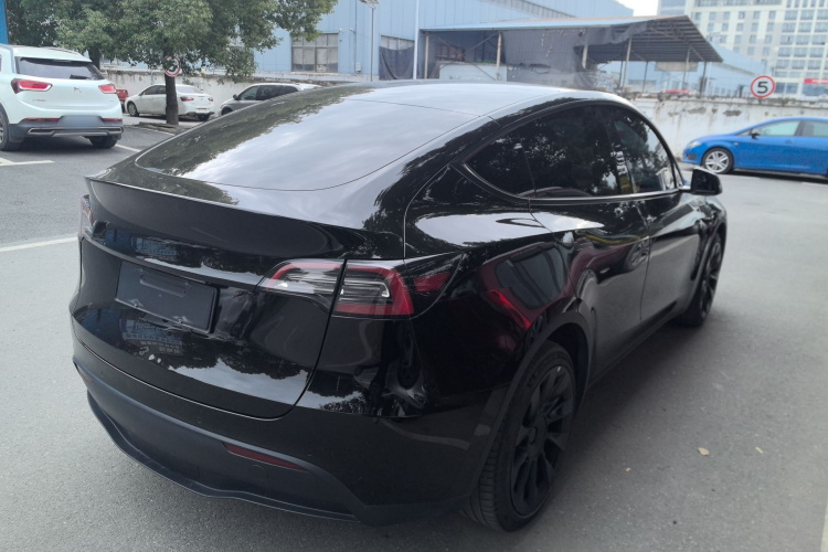 特斯拉 Model Y 2021款 长续航全轮驱动版车身外观7