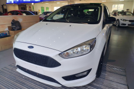 福特 福克斯 2017款 1.5T CTCC 白黑限量版