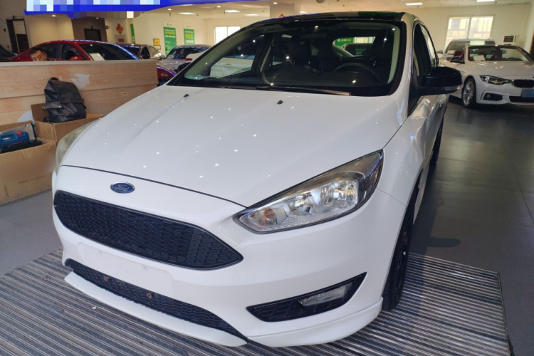 福特 福克斯 2017款 1.5T CTCC 白黑限量版车身外观1