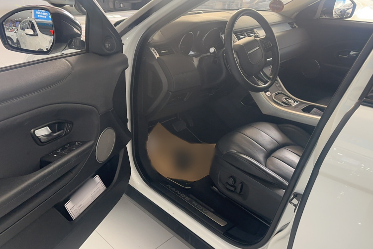 路虎 揽胜极光 2017款 2.0T SE 智耀版中控内饰7002