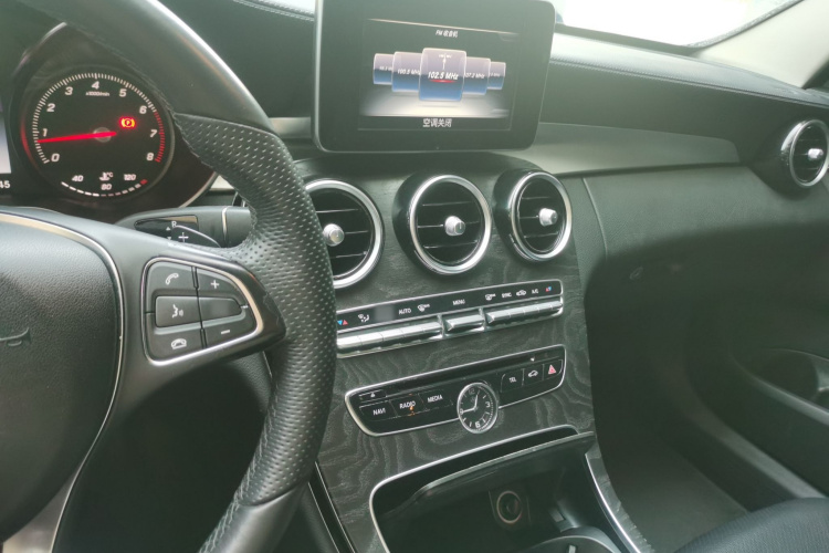 奔驰C级 2016款 C 180 L 运动型中控内饰7002