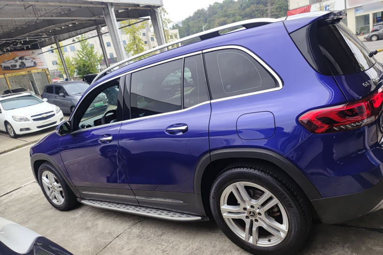 奔驰GLB 2020款 GLB 200 动感型车身外观4