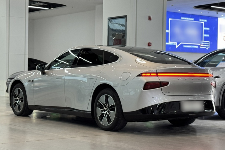 小鹏P7 2023款 P7i 702 Max车身外观6009