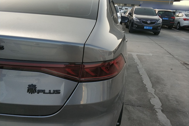 比亚迪 秦PLUS 2021款 DM-i 55KM 旗舰型车身外观9