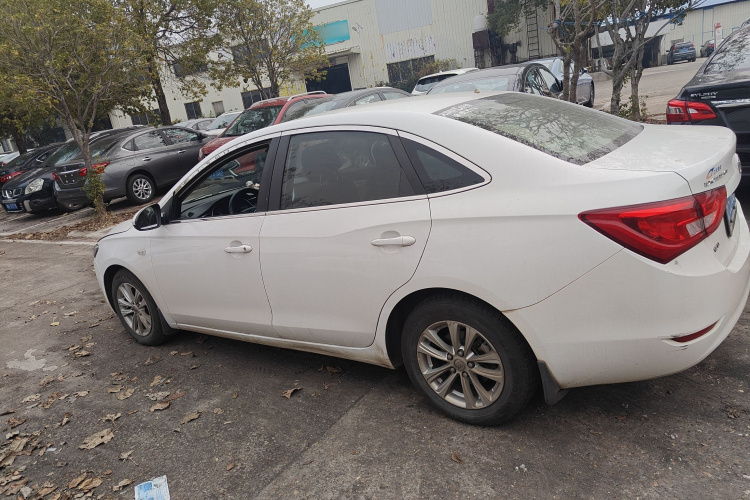 别克 英朗 2015款 15N 自动进取型车身外观4