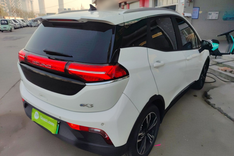 北京汽车 北京EX3 2019款 R600 劲尚版车身外观6005