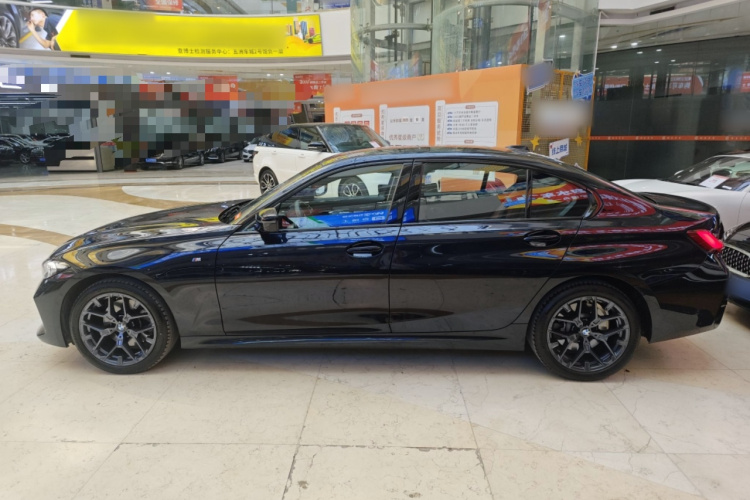 宝马3系 2025款 330Li M运动曜夜套装车身外观6003