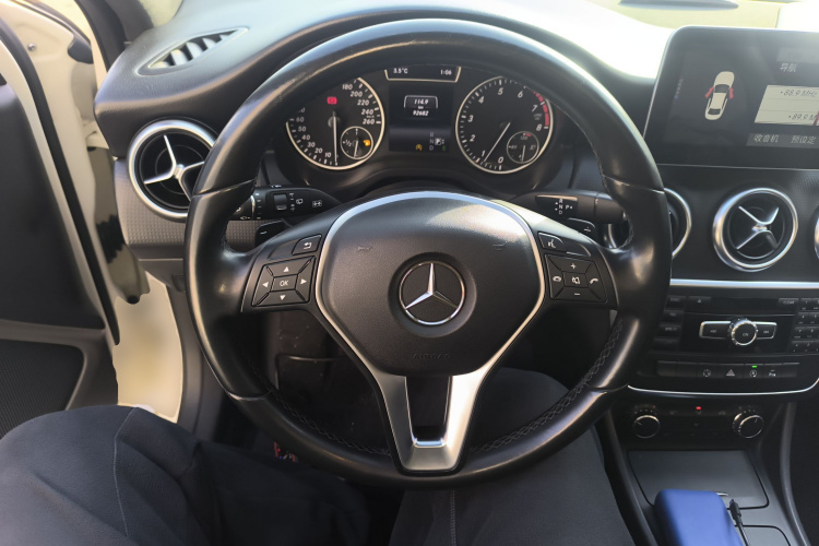 奔驰A级(进口) 2015款 A 180中控内饰13