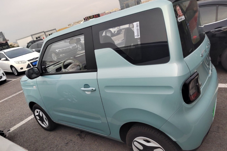 吉利银河 熊猫 2025款 210km 元气熊车身外观4