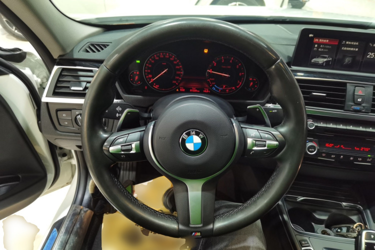 宝马3系 2018款 320Li 领先型M运动套装中控内饰13