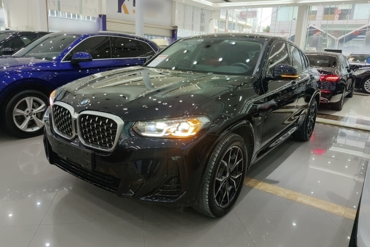 宝马X4 2022款 xDrive 25i M运动套装车身外观4