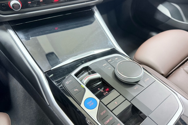 宝马i3 2022款 eDrive 35 L局部细节18