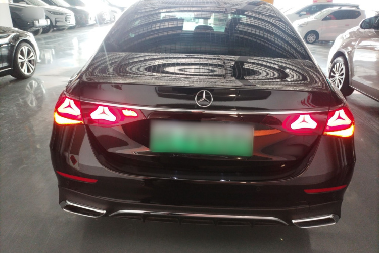 奔驰E级新能源 2024款 E 350 e L 插电式混合动力运动轿车车身外观6