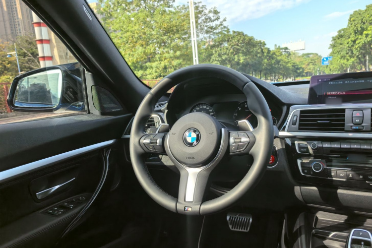 宝马3系GT 2019款  320i M运动曜夜版中控内饰7004