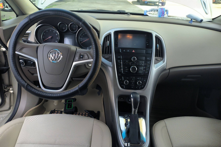 别克 英朗 2013款 GT 1.6L 自动时尚版中控内饰7002