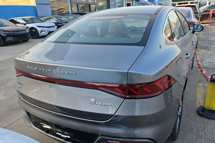 比亚迪 秦PLUS 2024款  荣耀版 DM-i 120KM超越型车身外观6004