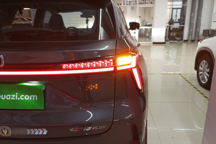 长安CS75 PLUS 2024款 第三代 冠军版 1.5T 智驾劲航型车身外观6006