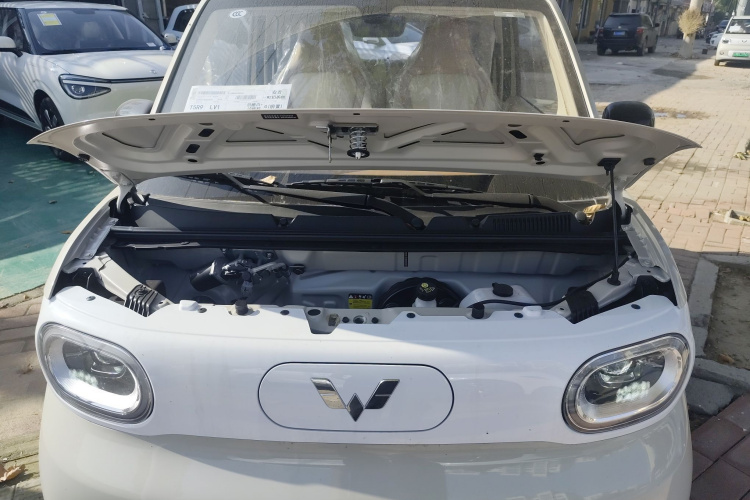 五菱汽车 宏光MINIEV 2024款 第三代 215km 青春版机舱底盘24