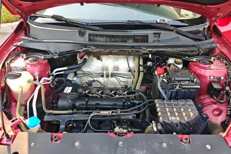 凯翼X3 2019款 1.5L 手动智享版机舱底盘24