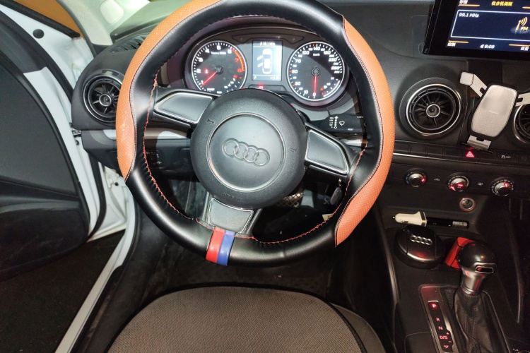 奥迪A3 2016款 Limousine 35 TFSI 进取型中控内饰13