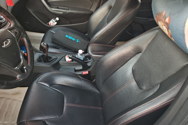 奇瑞 艾瑞泽5 2016款 1.5L 手动领潮版中控内饰19