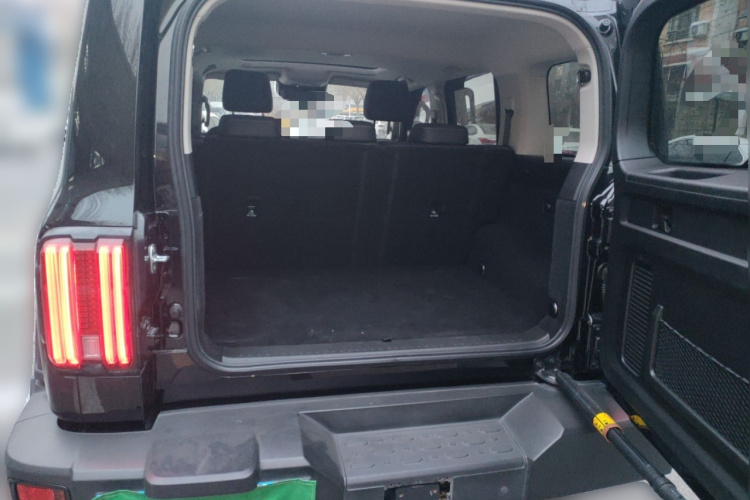 坦克300 2023款 越野版 2.0T 挑战者中控内饰23