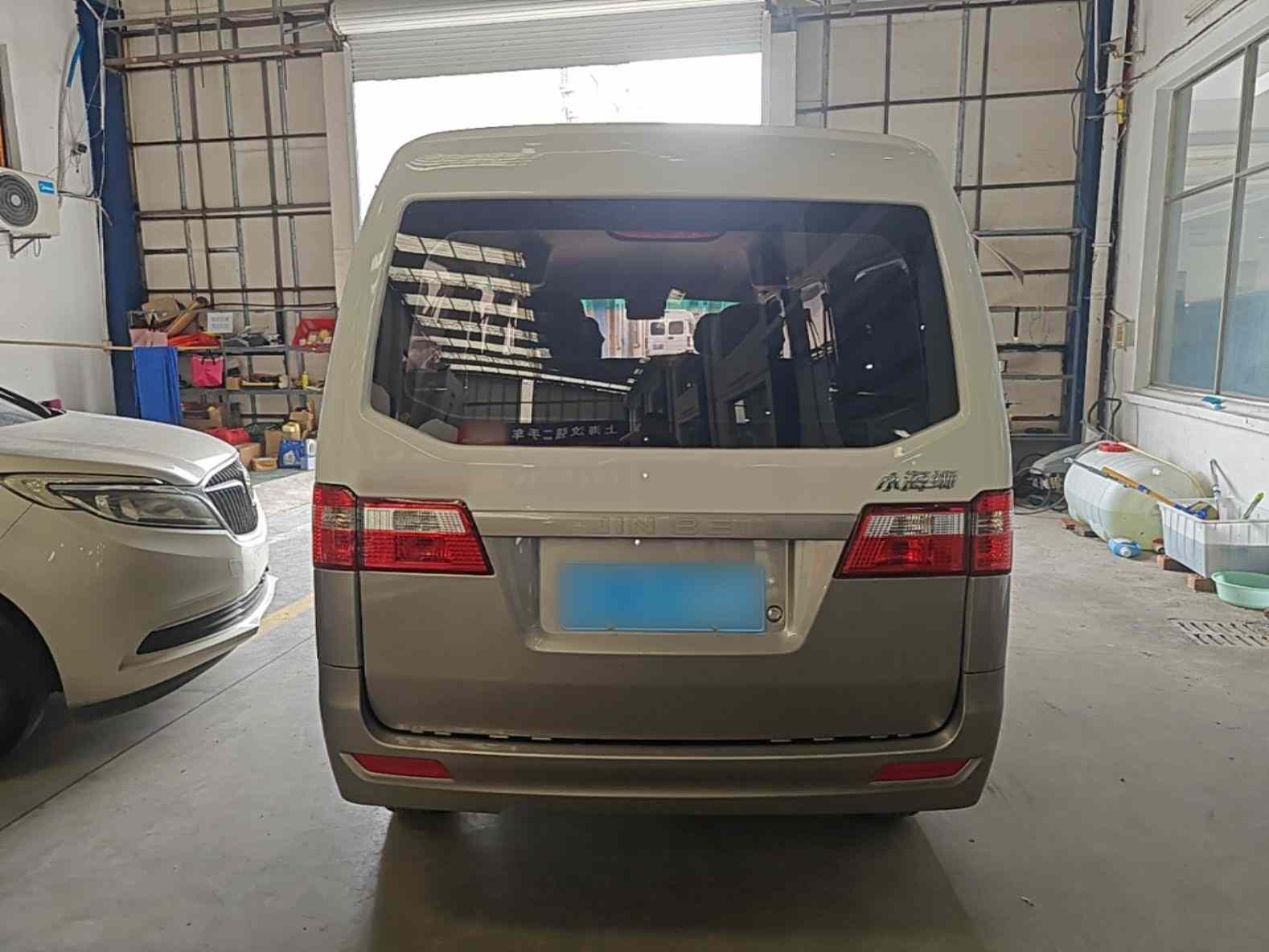 金杯 小海狮X30 2024款 1.5L 财富型客车 5/6/7座 前置空调(4)