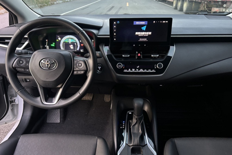 丰田 卡罗拉 2024款 1.8L 智能电混双擎 精英版中控内饰7001