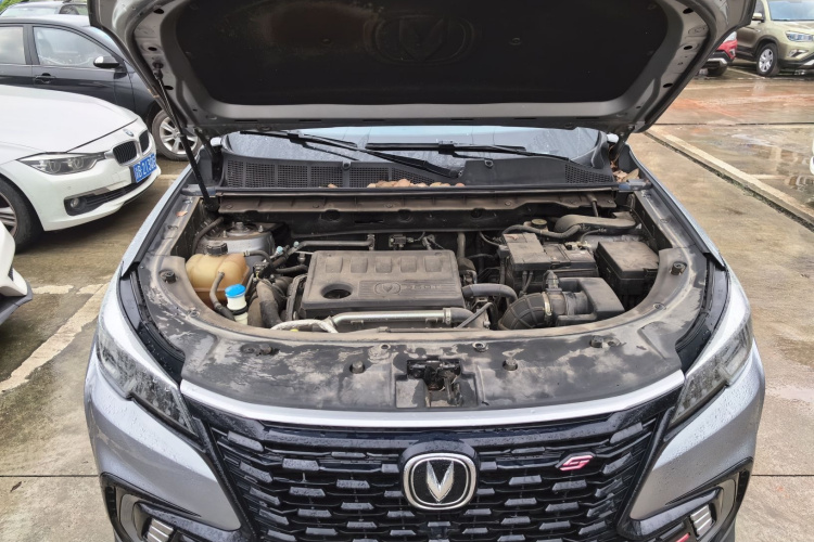 长安CS85 COUPE 2019款 2.0T 自动智版 国VI机舱底盘24